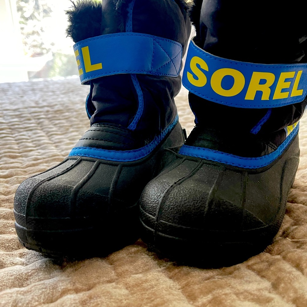 Sorel kids Flurry snow boots size 13